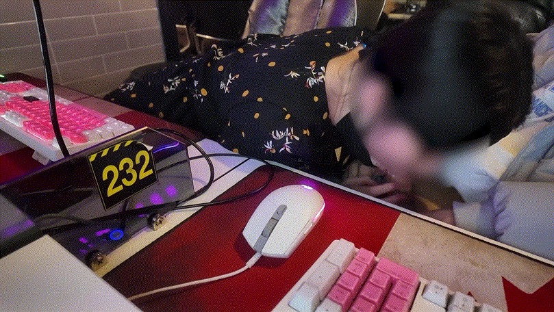 신작 PC방에서 사까시해주는 에로배우 지수