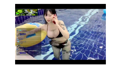 수영장에서