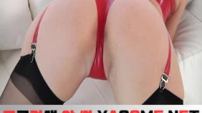 까만 숙녀의 울부짖음 속에 굵은 닭발을 깊숙이 꽂아 넣다