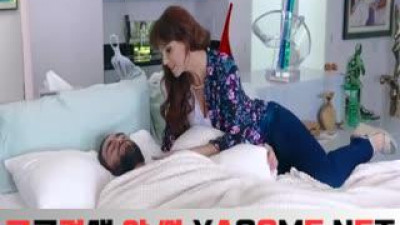 어린 의붓아들을 잡고 콕을 맛본 레드헤드 MILF